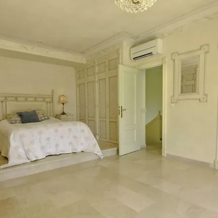 20001 - Exquisite 50m To Holiday home Marbella