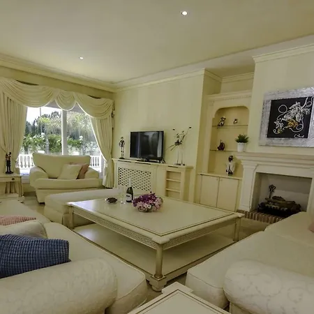 20001 - Exquisite 50m To Holiday home