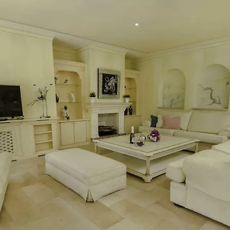 20001 - Exquisite 50m To Holiday home *
